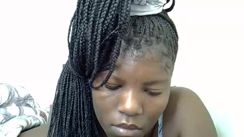 Snapshot of sexy_yello chatting on 10-13-25, 07:19 Bantu girl online show from 10-13-25, 07:19