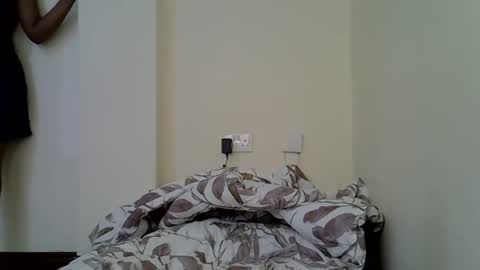 Snapshot of sexy_yello chatting on 10-14-25, 08:15 Bantu girl online show from 10-14-25, 08:15