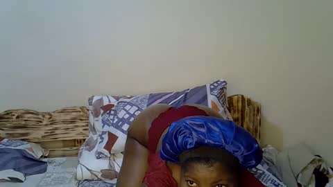 Snapshot of sexy_yello chatting on 10-27-25, 12:53 Bantu girl online show from 10-27-25, 12:53