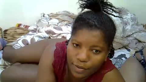 Snapshot of sexy_yello chatting on 11-21-25, 04:11 Bantu girl online show from 11-21-25, 04:11