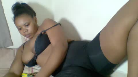 Snapshot of sexyapple2023 chatting on 12-03-24, 12:02 ashley online show from 12-03-24, 12:02