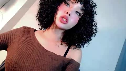 Snapshot of sexybite1 chatting on 10-22-25, 04:24 Seraphina Blaze online show from 10-22-25, 04:24