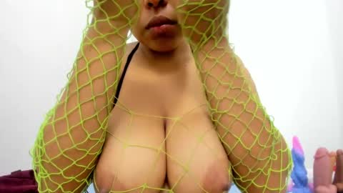 sexybrown_2005 online show from 09-29-25, 12:27