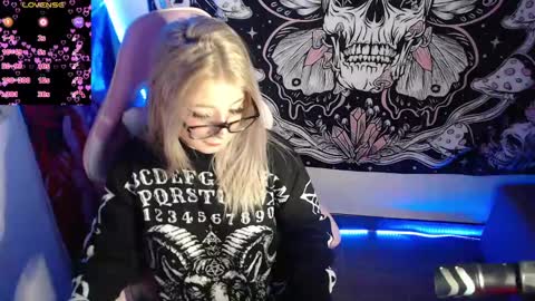 Snapshot of sexycarriie chatting on 01-02-25, 05:35 Carrie online show from 01-02-25, 05:35