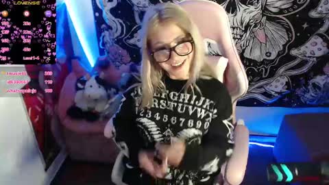 Snapshot of sexycarriie chatting on 01-02-25, 08:39 Carrie online show from 01-02-25, 08:39