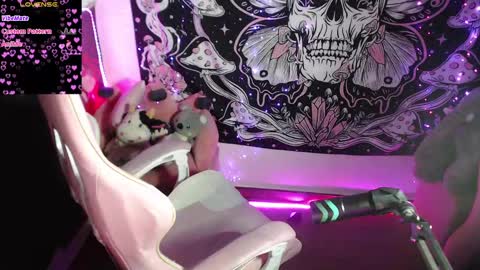 Snapshot of sexycarriie chatting on 01-20-25, 04:54 Carrie online show from 01-20-25, 04:54