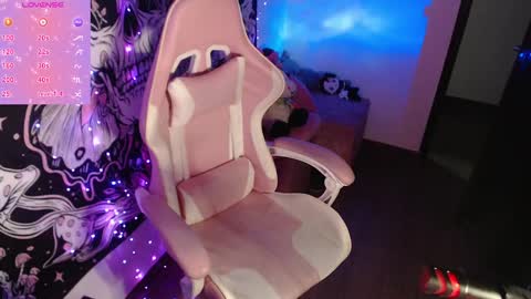 Snapshot of sexycarriie chatting on 02-04-25, 04:59 Carrie online show from 02-04-25, 04:59