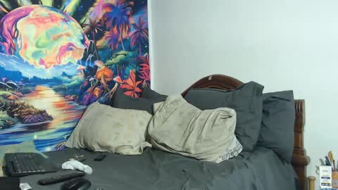 Snapshot of sexydarkhunter2 chatting on 09-18-25, 10:56 Mike online show from 09-18-25, 10:56