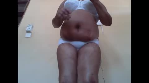 Snapshot of sexydove2 chatting on 10-19-25, 06:47 EMILY online show from 10-19-25, 06:47