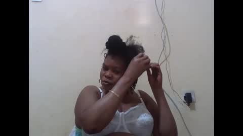 Snapshot of sexydove2 chatting on 10-19-25, 07:03 EMILY online show from 10-19-25, 07:03