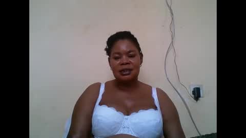 Snapshot of sexydove2 chatting on 10-20-25, 07:20 EMILY online show from 10-20-25, 07:20