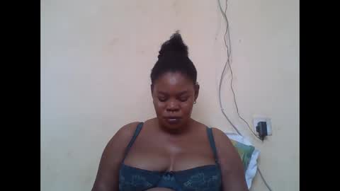 Snapshot of sexydove2 chatting on 10-23-25, 07:29 EMILY online show from 10-23-25, 07:29