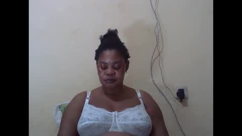 Snapshot of sexydove2 chatting on 10-26-25, 06:58 EMILY online show from 10-26-25, 06:58