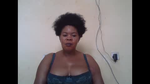 Snapshot of sexydove2 chatting on 10-27-25, 07:01 EMILY online show from 10-27-25, 07:01