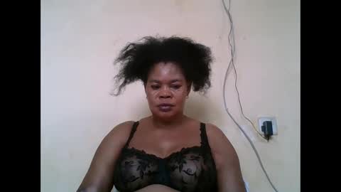 Snapshot of sexydove2 chatting on 10-28-25, 07:12 EMILY online show from 10-28-25, 07:12