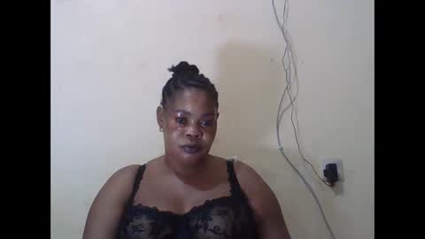 Snapshot of sexydove2 chatting on 10-28-25, 07:16 EMILY online show from 10-28-25, 07:16