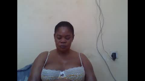 Snapshot of sexydove2 chatting on 11-17-25, 07:14 EMILY online show from 11-17-25, 07:14