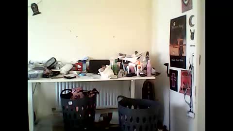 Snapshot of sexyemoprincess chatting on 09-11-25, 09:42 Wouldntyouliketoknow online show from 09-11-25, 09:42