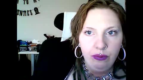 Snapshot of sexyemoprincess chatting on 10-13-25, 02:39 Wouldntyouliketoknow online show from 10-13-25, 02:39