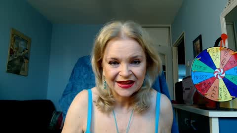 Snapshot of sexyjennyeu chatting on 12-04-24, 11:41 Jenny online show from 12-04-24, 11:41