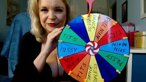 Snapshot of sexyjennyeu chatting on 12-16-24, 11:44 Jenny online show from 12-16-24, 11:44