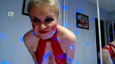 Snapshot of sexyjennyeu chatting on 02-14-25, 08:26 Jenny online show from 02-14-25, 08:26