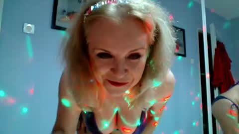 Snapshot of sexyjennyeu chatting on 02-26-25, 08:44 Jenny online show from 02-26-25, 08:44