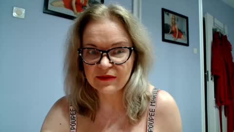 Snapshot of sexyjennyeu chatting on 03-04-25, 08:27 Jenny online show from 03-04-25, 08:27