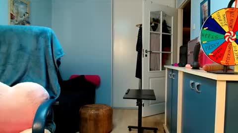 Snapshot of sexyjennyeu chatting on 12-03-25, 10:19 Jenny online show from 12-03-25, 10:19