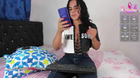 Snapshot of sexykhloe chatting on 09-21-25, 08:10 Alexaa online show from 09-21-25, 08:10