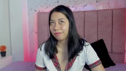 Snapshot of sexylaurita4u chatting on 10-24-25, 02:13 laura online show from 10-24-25, 02:13