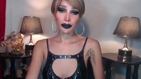 Snapshot of sexylusty2258 chatting on 12-05-25, 04:10 Queen Sofia online show from 12-05-25, 04:10