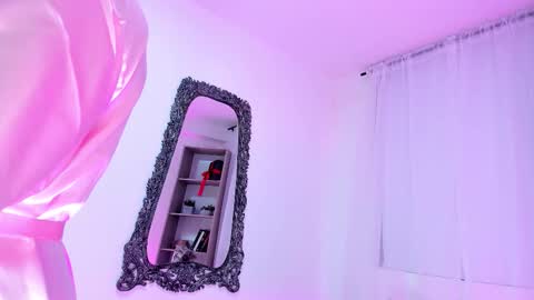 Snapshot of sexyly_fit chatting on 02-18-26, 12:23 Alicia online show from 02-18-26, 12:23