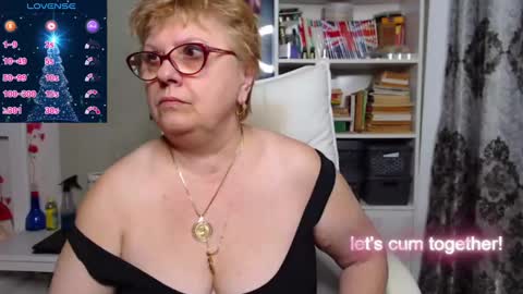 Snapshot of sexylynette4u chatting on 12-16-24, 06:53 sexylynette4u online show from 12-16-24, 06:53