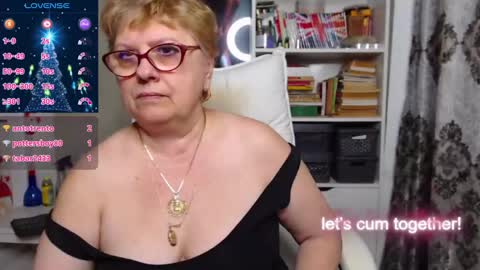 Snapshot of sexylynette4u chatting on 12-16-24, 09:57 sexylynette4u online show from 12-16-24, 09:57