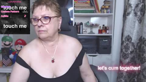Snapshot of sexylynette4u chatting on 10-20-25, 09:21 sexylynette4u online show from 10-20-25, 09:21