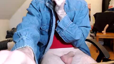 Snapshot of sexyman_fr chatting on 12-29-24, 09:30 Vincent Vega online show from 12-29-24, 09:30