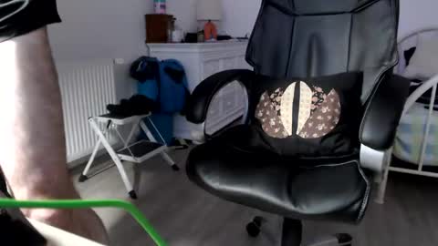 Snapshot of sexyman_fr chatting on 02-19-25, 09:58 Vincent Vega online show from 02-19-25, 09:58