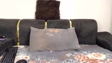 Snapshot of sexymia06 chatting on 12-04-25, 11:13 Melina online show from 12-04-25, 11:13