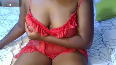 Snapshot of sexymompie chatting on 10-23-25, 08:40 CANDY online show from 10-23-25, 08:40