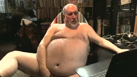 Grizz Lee Bear online show from 02-01-25, 06:19