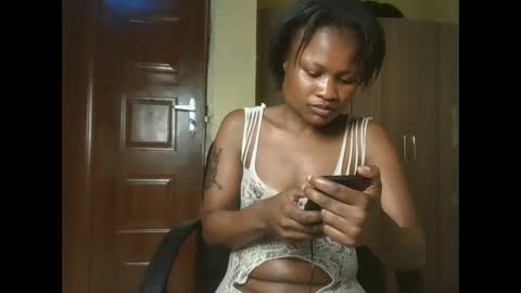 Snapshot of sexyqueenivy chatting on 10-26-25, 10:32 queenivy online show from 10-26-25, 10:32