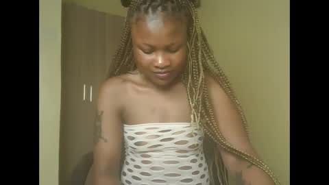 Snapshot of sexyqueenivy chatting on 11-04-25, 03:05 queenivy online show from 11-04-25, 03:05