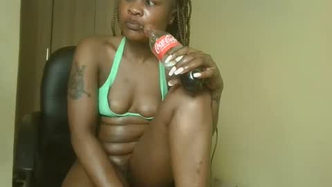 Snapshot of sexyqueenivy chatting on 11-05-25, 05:24 queenivy online show from 11-05-25, 05:24