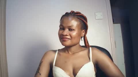 queenivy online show from 12-18-25, 09:43