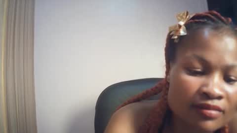 queenivy online show from 12-19-25, 07:43