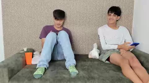 Snapshot of sexys_boys18 chatting on 02-28-25, 01:03 MATIAS-18 THIAHO -18 MAX-19 NICOKALY-19 CAIN-19 MOD ESTEBAN online show from 02-28-25, 01:03