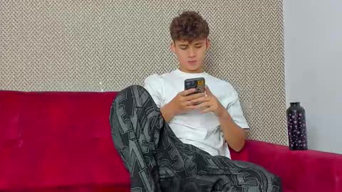 Snapshot of sexys_boys18 chatting on 02-11-26, 02:00 MATIAS-18 THIAHO -18 MAX-19 NICOKALY-19 CAIN-19 MOD ESTEBAN online show from 02-11-26, 02:00