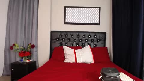 Snapshot of sexyzahara_h chatting on 10-26-25, 11:09 zahara online show from 10-26-25, 11:09