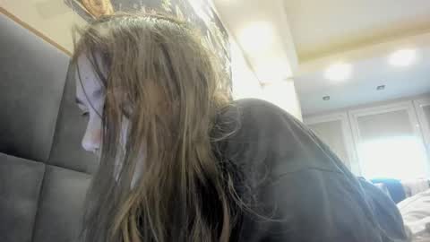 Snapshot of shadow_raffi chatting on 02-16-25, 01:05 shadow_raffi online show from 02-16-25, 01:05